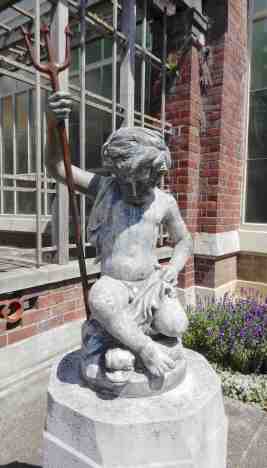 38.statue in courtyard (Neptune)